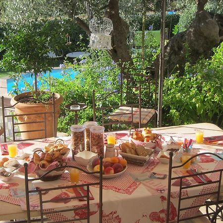 Table De Fred Ξενοδοχείο Le Plan-de-la-Tour Εξωτερικό φωτογραφία