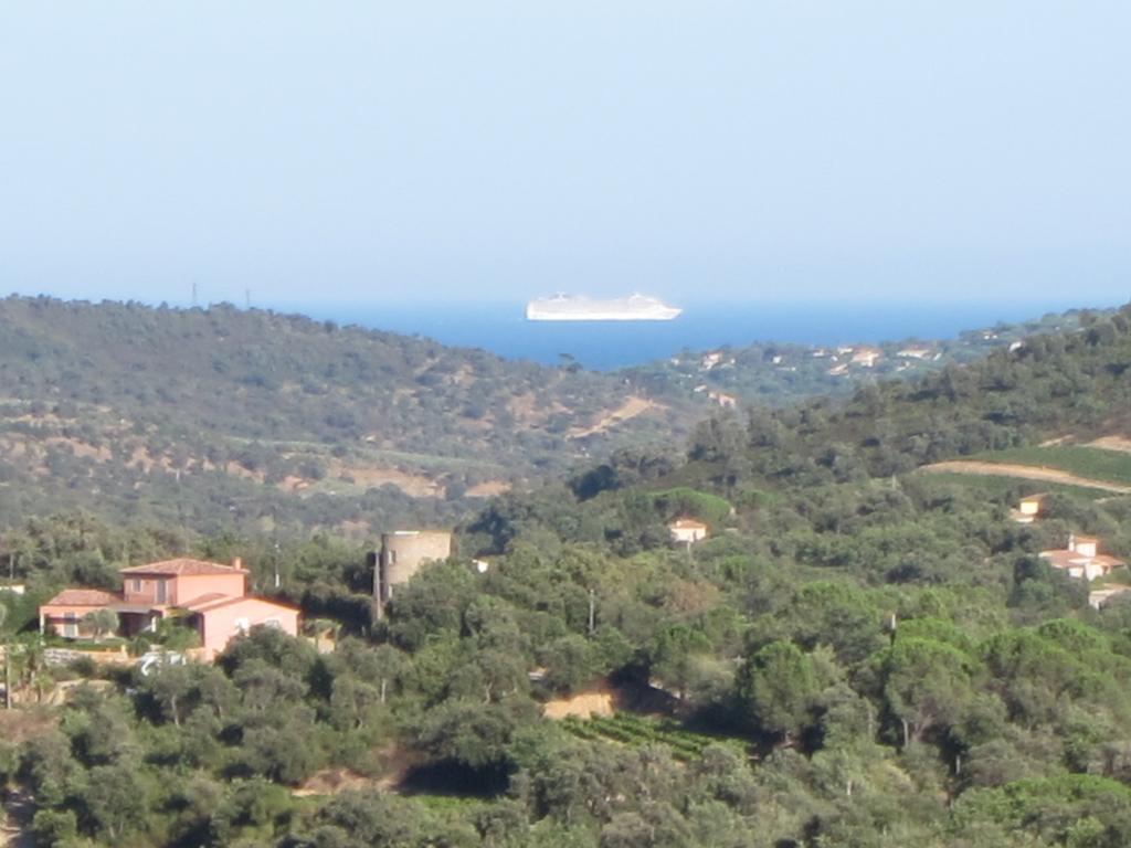 Table De Fred Ξενοδοχείο Le Plan-de-la-Tour Εξωτερικό φωτογραφία